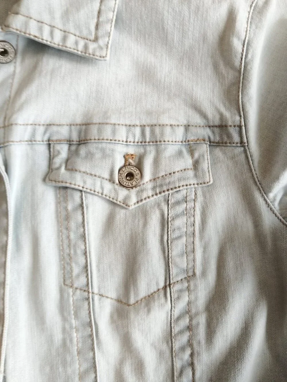 Chico's Platinum Light Wash Denim Jacket - Size 3 (Fits XL / 16) - Picture 6 of 13